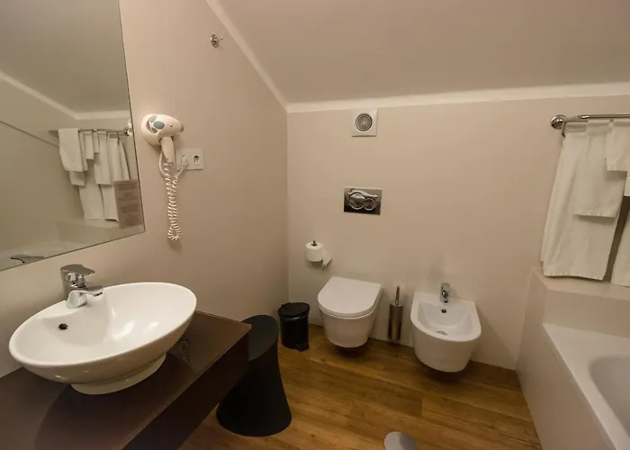 Salinas By Alboi Group 3*